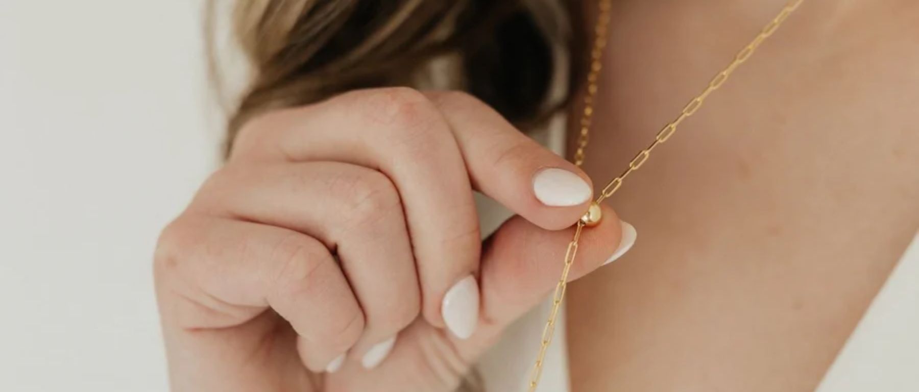 Accessorizing with an Adjustable Gold Chain: Tips for a Flawless Look